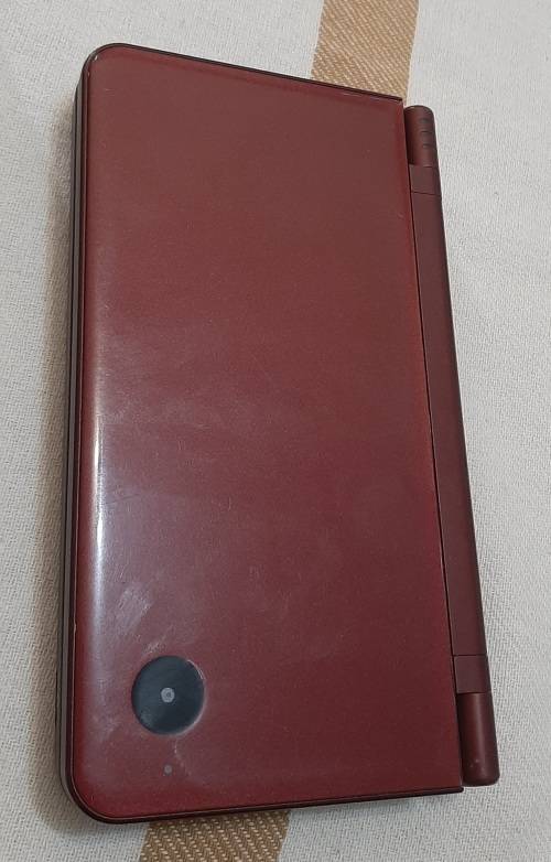 Nintendo DSi XL  with box( Good condition + 6 games)