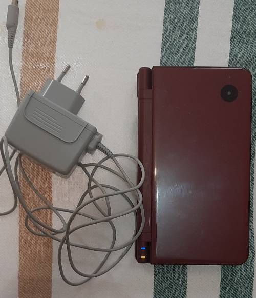 Nintendo DSi XL ( Good condition)