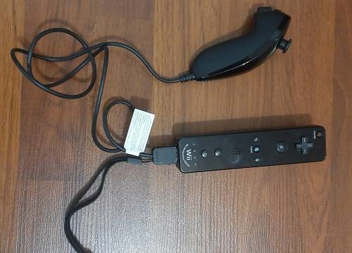 Nintendo Wii console ( Good Condition with 1 controller and all cables)