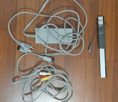 Nintendo Wii console ( Good Condition with 1 controller and all cables)