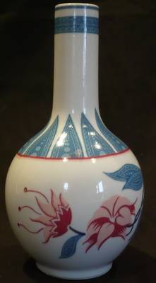 An Elizabeth Arden Royal Pavilion SPECIMEN VASE