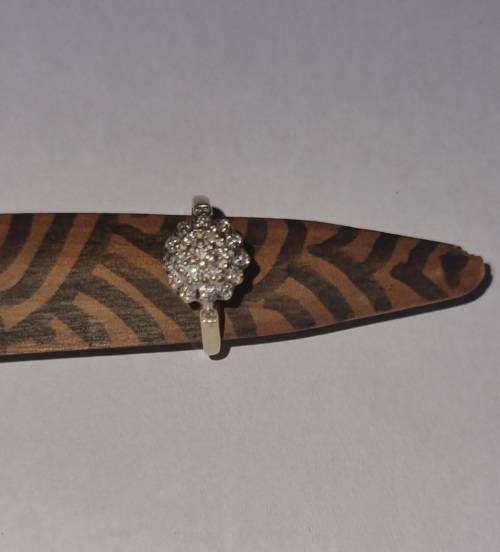 9ct YELLOW GOLD CLUSTER RING