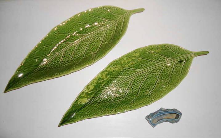 PAIR OF CERAMIC DISHES