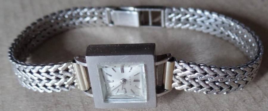 VINTAGE LADIES CYMA 18 CT. WHITE GOLD WATCH AND STRAP
