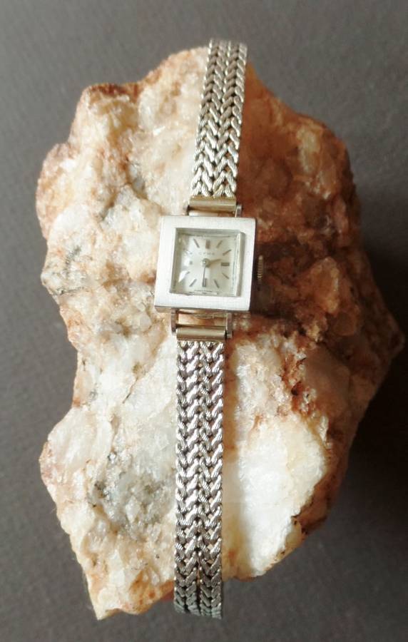 VINTAGE LADIES CYMA 18 CT. WHITE GOLD WATCH AND STRAP