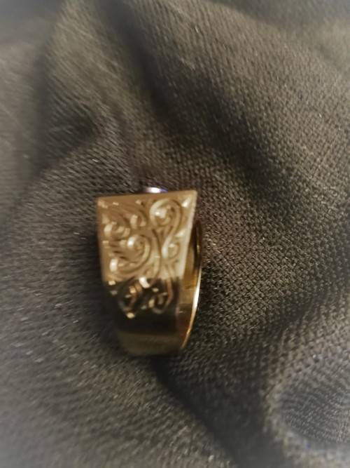 Wedding Ring with a difference 18ct