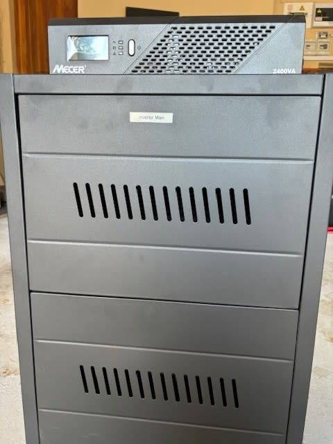Inverter 1440W with 4 x 12v Lead acid batteries and Steel cage