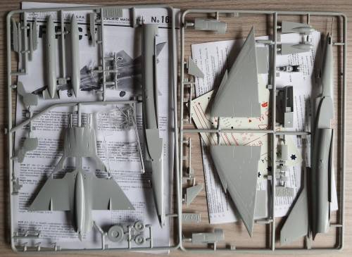 1995 Italeri KFIRC2-C7 Model Plane