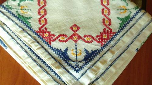 Vintage Hand Embroidered tablecloth 130 cm x 125 cm