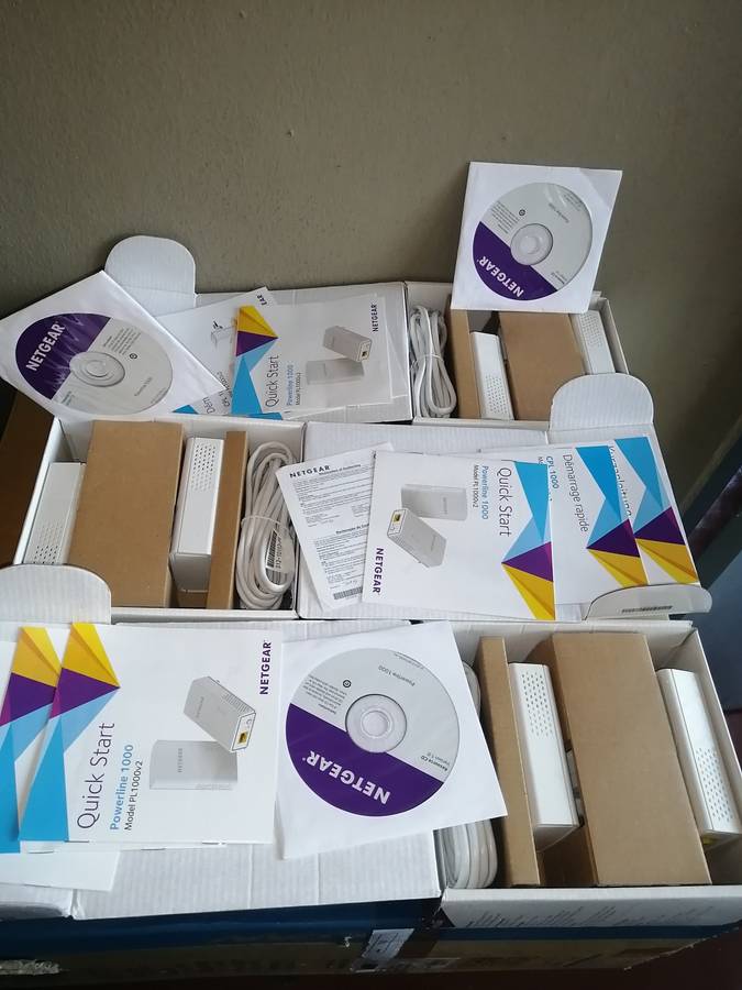 NETGEAR  2-pack PL1000 WiFi Powerline Extenders/Access Point Plug&play no need to configure software