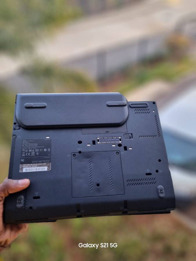 Lenovo Touchscreen Core i5 2nd gen (2540M @ 2.6 GHz) 4 GB RAM, 320 GB HDD Battery life 1 hour