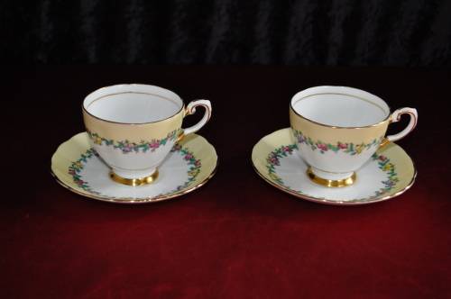 Tuscan Coffee Set For Two.  Inside rim of the lid damaged!!!  Collections or courier please!!