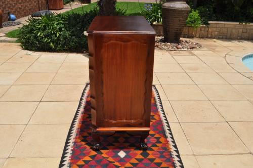 Imbuia Ball & Claw Chest Of Drawers  --  4 Drawers  --  Collections Only!!!