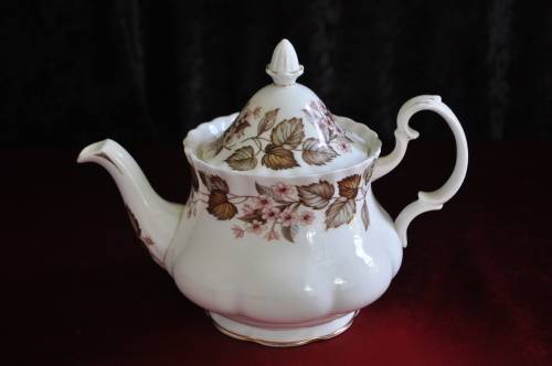 Royal Albert "Linden Lea" Tea Pot For Two  --  Damaged Lid!!!