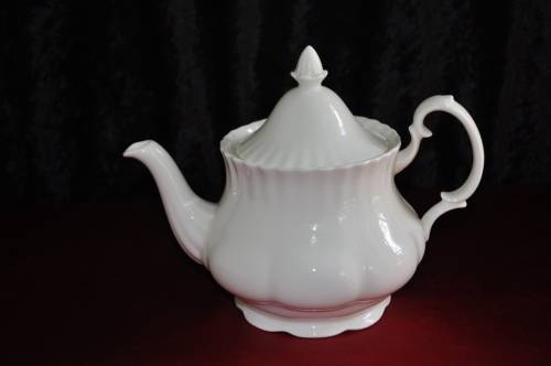Royal Albert "Reverie" 40 Piece Tea Set   ---   Courier or Collections Please!!!