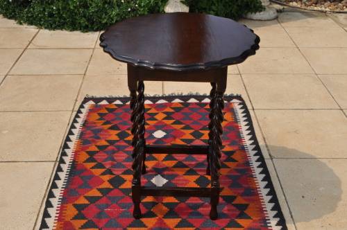 Pie Crust Barley Twist Legs Lamp Table  --  Collections Only!!!