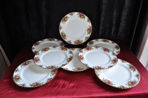 Royal Albert "Old Country Roses" 8 x Dinner Plates & 8 x Salad Plates - Collections or Courier!