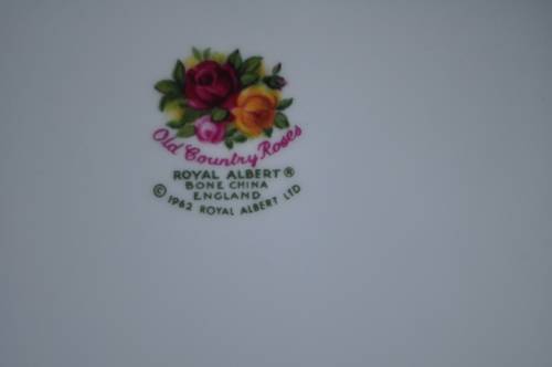 Royal Albert "Old Country Roses" 8 x Dinner Plates & 8 x Salad Plates - Collections or Courier!