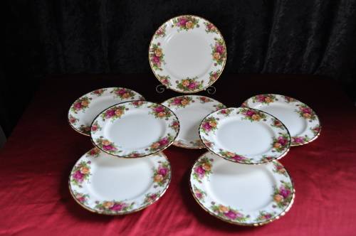 Royal Albert "Old Country Roses" 8 x Dinner Plates & 8 x Salad Plates - Collections or Courier!