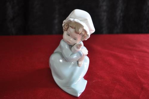 Lladro Retired Figurine Baby With Feeding Bottle