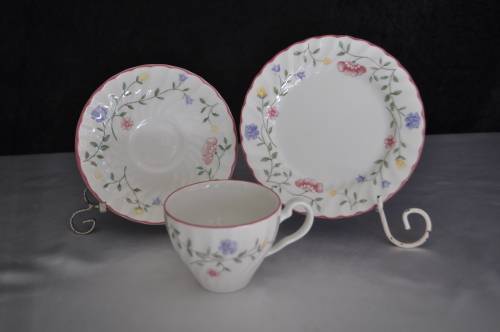 Johnson Bros. "Summer Chintz" 6 x Trio's