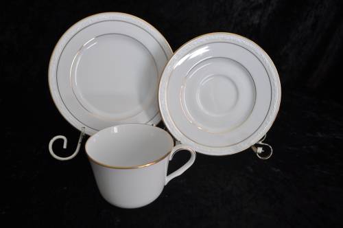 Noritake White Scapes "Lockleigh" 4061 12 x Trio's
