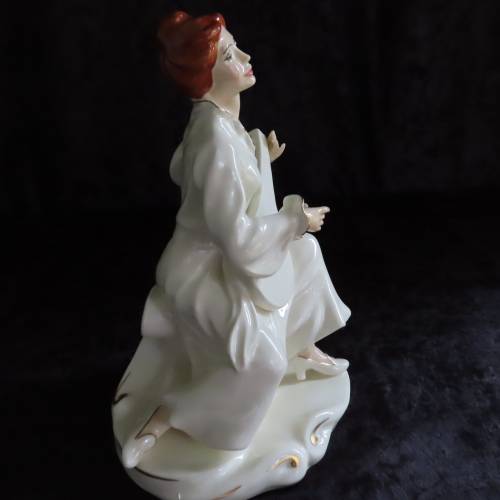 Royal Doulton Figurine The Enchantment Collection `Serenade` HN 2753