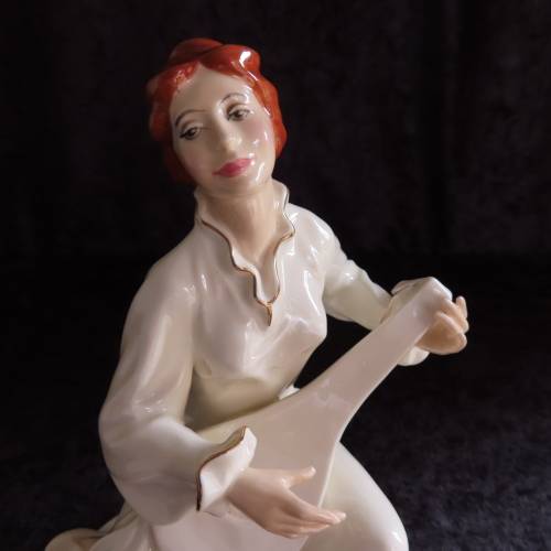 Royal Doulton Figurine The Enchantment Collection `Serenade` HN 2753