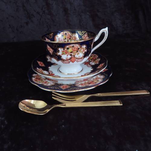 Royal Albert Unnamed (Heirloom Pattern) Trio