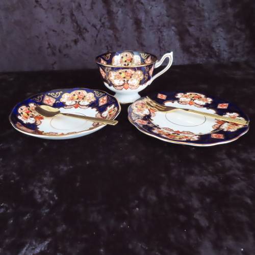 Royal Albert Unnamed (Heirloom Pattern) Trio
