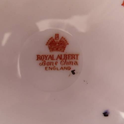 Royal Albert Unnamed (Heirloom Pattern) Trio