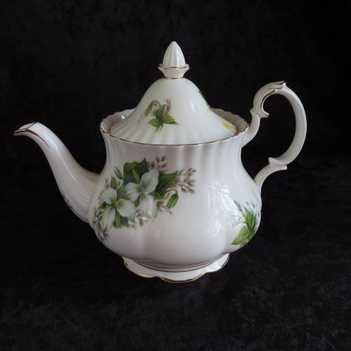 Royal Albert "Trillium" Large Teapot.  Lid Damaged!!