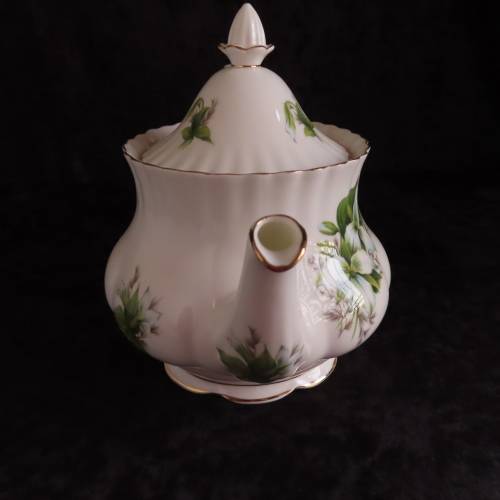 Royal Albert "Trillium" Large Teapot.  Lid Damaged!!