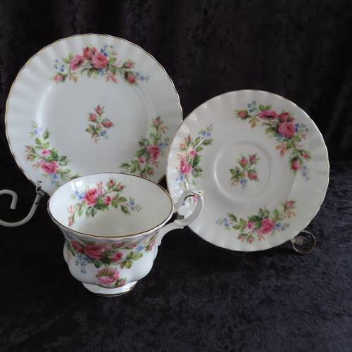 Royal Albert "Moss Rose" Trio
