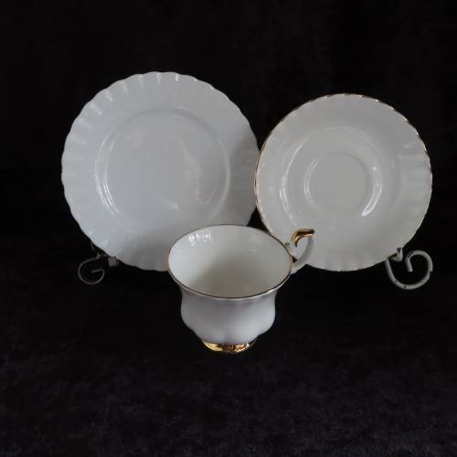 Royal Albert "Val D'or" 40 Piece Tea Set.