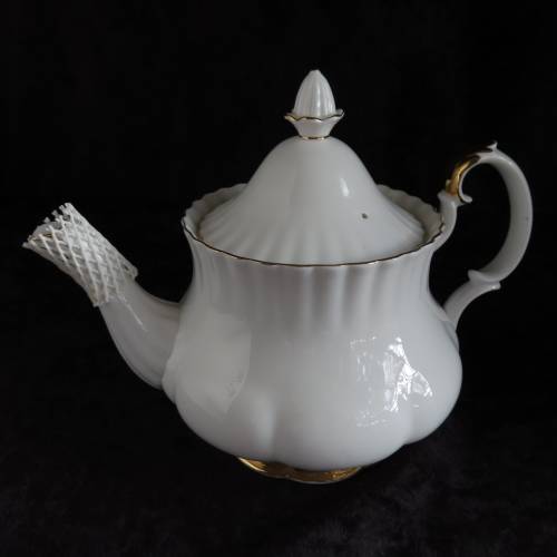 Royal Albert "Val D'or" 40 Piece Tea Set.