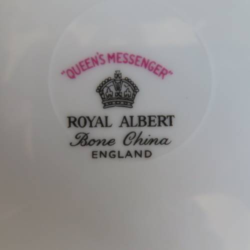 Royal Albert "Queens Messenger" 7 x Salad Plates (20,5 cm in diam)
