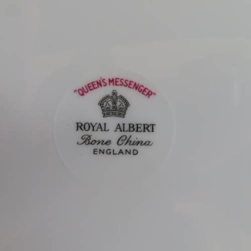 Royal Albert "Queens Messenger" 5 x Dinner Plates