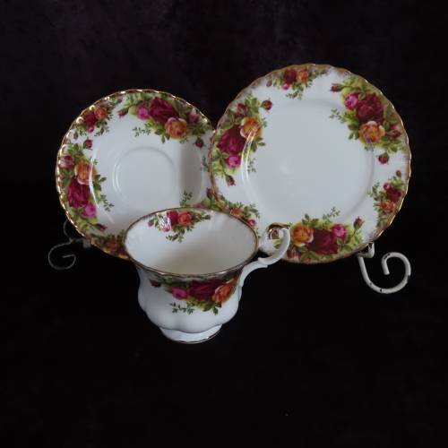 Royasl Albert "Old Country Roses" Tea Trio