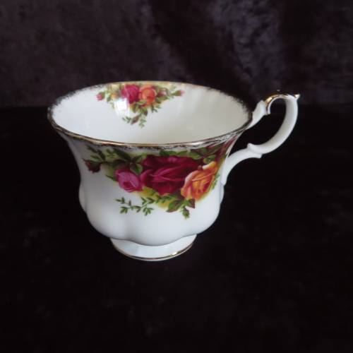 Royasl Albert "Old Country Roses" Tea Trio
