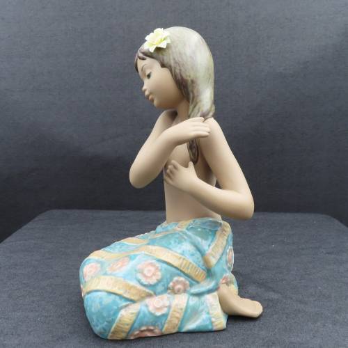 Lladro Figurine Pacific Jewel 2383