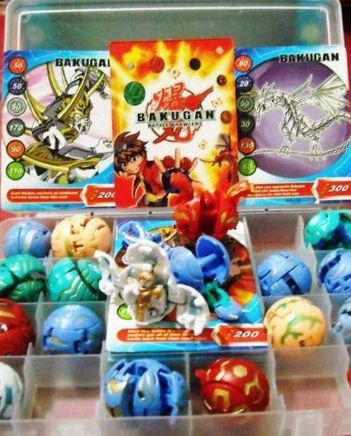 BAKUGAN CARRY CASE WITH 18 BATTLE BRAWLERS AND CARDS