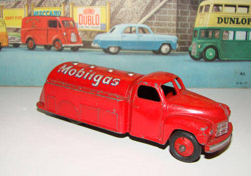 RARE DINKY 440 MOBILGAS TRUCK 1954 to 1958.