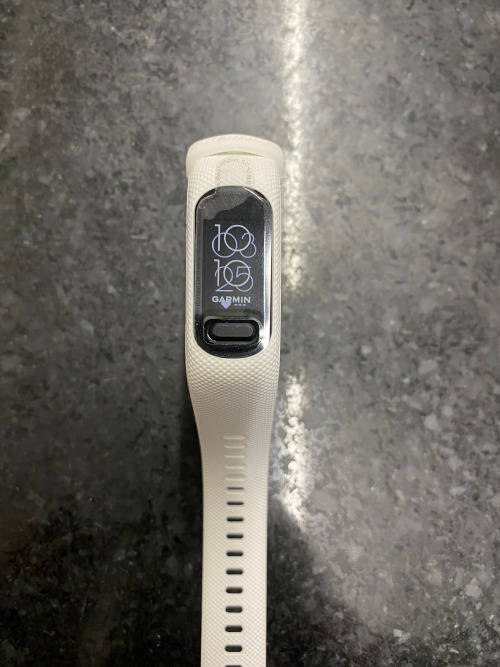 Garmin Vivosmart 5 - LIKE NEW - FITNESS TRACKER - SLEEP TRACKER - HEART RATE