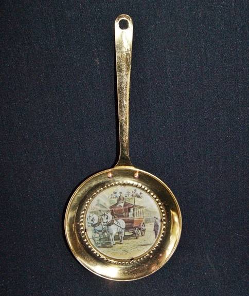 STUNNING BRASS BED WARMER / PAN SHAPED FRAME WITH COACH SCENE @@@ CRAZZY LOW START