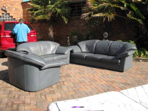 100% LEATHER LOUNGE SUITE IN BLUE GREY. 3 SEATER/ 2 SEATER/ SINGLE SEAT