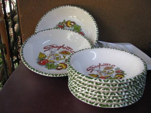 VINTAGE ITALIAN PASTA SERVING SET .MADE IN  ITALY...2 SERVING BOWLS AND 7 BOWLS TO SERVE INTO