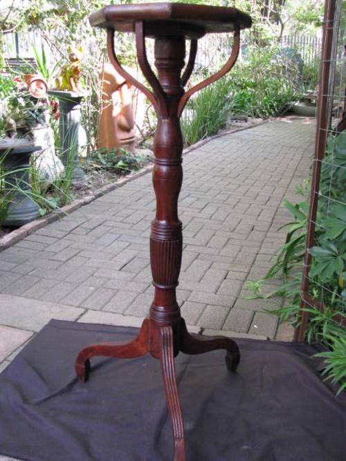 A  BEAUTIFULLY DETAILED GUERIDON OR FERN STAND