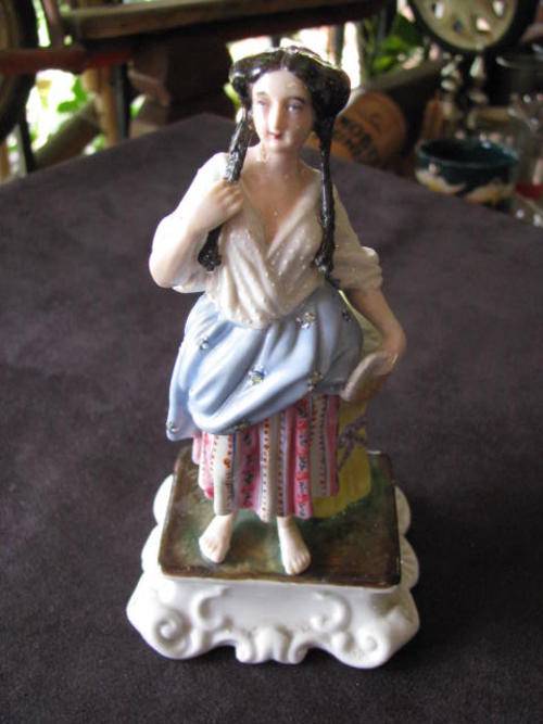 ~*~A STUNNING VINTAGE FIGURINE~*~