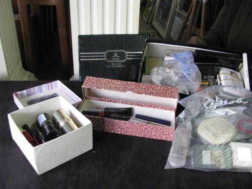 A LARGE JOBLOT OF MAKE UP...ALL FOR ONE BID...@CRRRAAAAZZZZY R1 START
